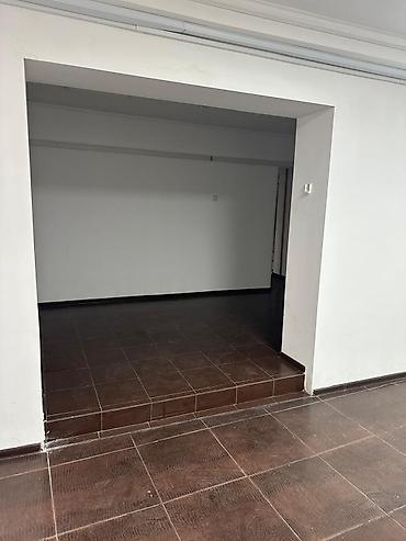 Аренда помещений свободного назначения: Сдаётся коммерческое помещение 130 м². Локация: - 4 микрорайон, дом — 5