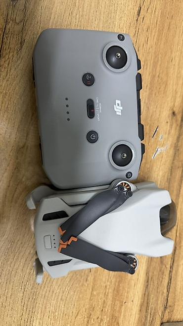 dji mini 4 pro fly more combo: Компактный складной квадрокоптер DJI с пультом управления. В — 1