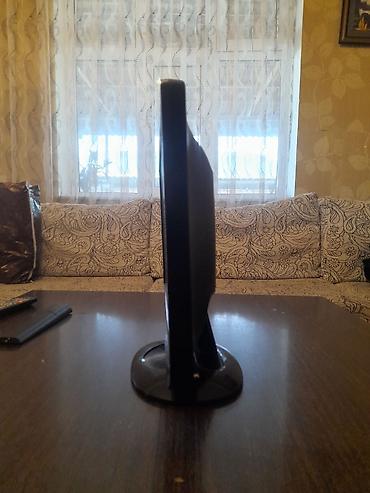 led monitor: BenQ LCD monitor - Marka/model: BenQ (etiket və loqo üzərində) - — 2