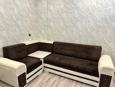 Otaq qapıları: Künc divan