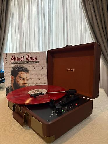 Qrammofon və patefonlar: Məhsul: Fressi Retro Turntable – portativ pikap Xüsusiyyətlər: - — 1