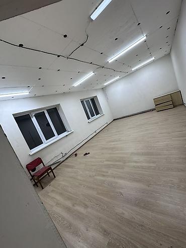: Фотостудия, 80 м², С ремонтом, Первая линия, С высокими потолками
