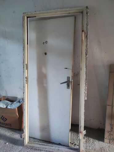 Furnitura və aksessuarlar: İşlənmiş Giriş qapısı Glazok ilə, Zəmanətsiz, Ünvandan götürmə