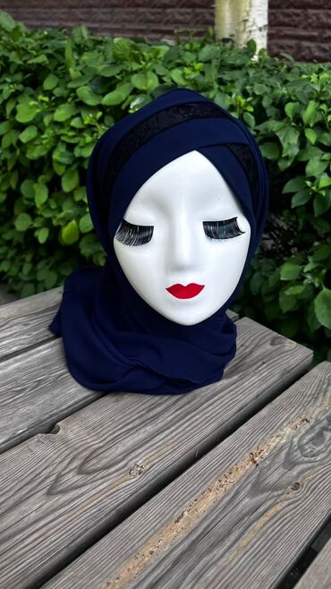 Шарфы, палантины: Изумрудно-зеленый хиджаб из легкой ткани. Украшен расшитой тесьмой — 11