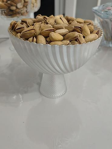 konfet: Ağ şüşədən hazırlanmış dekorativ qənnadı/qəlyanaltı qabı - Material — 1