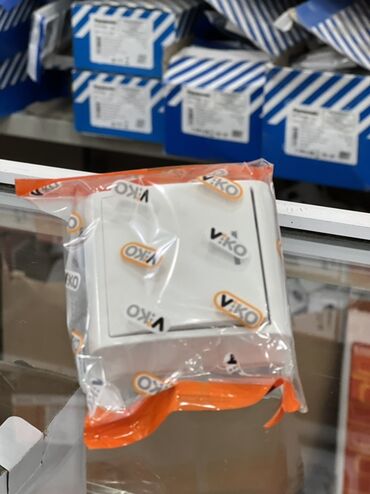 меняю на 07: Выключатель Viko (накладной, одноклавишный) - Тип: электрический