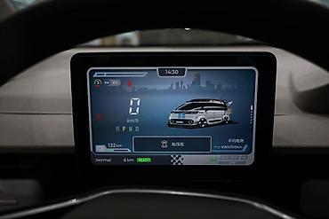 Другой электротранспорт: Электрический микроавтобус/фургон (белый) Марка: SAIC MAXUS Модель — 6