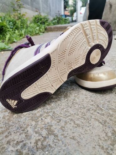 Women's Sneakers and athletic shoes: 37.5 — 7