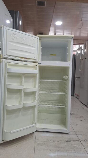 Кухонные комбайны и измельчители: 2 двери Холодильник Продажа