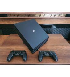 pultlar: PlayStation 4 PRO Madeli 1 TB Yaddaş. 14-17 arası oyunlar. üzərində 2