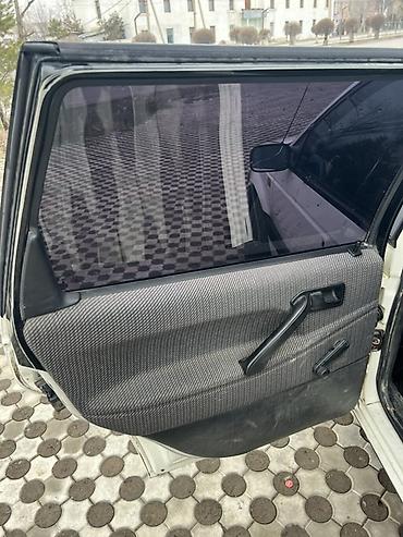 Volkswagen: Volkswagen Passat Variant: 1990 г., 2 л, Механика, Бензин, Универсал — 12