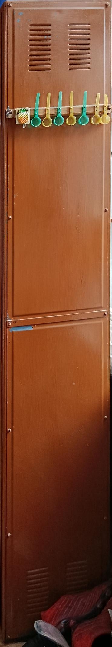 Digər mebel: Dəmir şkaf 2qapılı. 6 polkası var. Ölçu hündürlüyü 198sm-eni 43sm - — 9