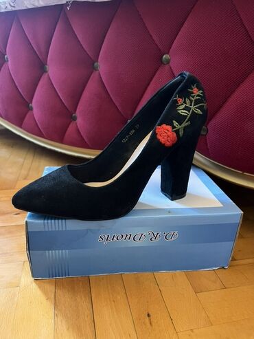 замшевые женские кеды: Qadın klassik tuflisi - Rəng: qara - Material: süet fakturalı üst