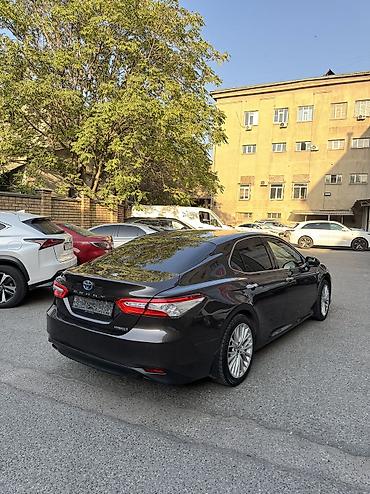 byd e2 2025: Toyota Camry: 2018 г., 2.5 л, Вариатор, Гибрид, Седан — 7