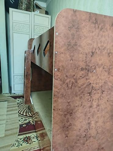 стол детские: Двухъярусная детская кровать из ЛДСП под шпонированное дерево — 3