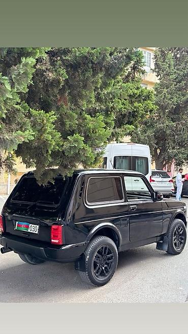 chevrolet niva satilir: LADA Niva (2qapılı, qara rəng) - Korpus: Kompakt off-road kuzov — 3