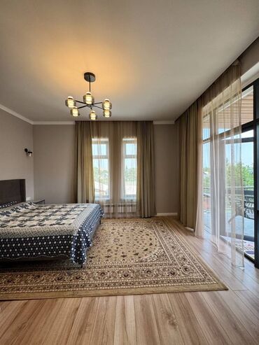 снять дом на сутки для вечеринки: Коттедж, 220 м², 5 комнат, Агентство недвижимости, Дизайнерский ремонт