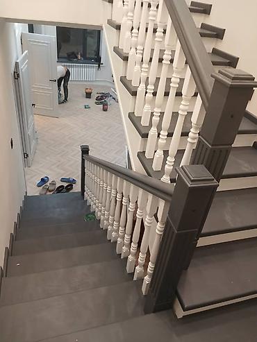 Деревянные лестницы: Деревянная лестница Для дома, Вид дерева: Орех, Форма лестницы: Много-маршевая, Стиль: Классический — 15