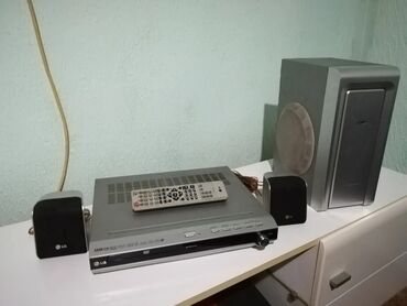 nosač za satelitsku antenu: LG DVD sistem sa dva mala zvučnika i jednim subwooferom. U kompletu