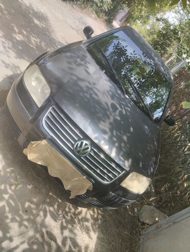 победа машина: Volkswagen Passat: 2001 г., 1.8 л, Механика, Бензин, Седан