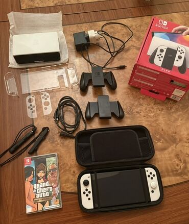 Аудиотехника: Nintendo Switch OLED (ağ Joy-Conlarla) oyun konsolu dəsti. Komplekt