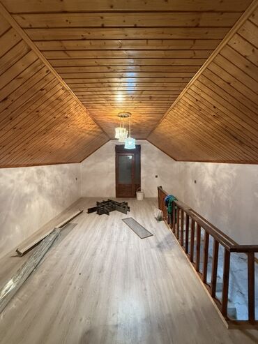 Həyət evləri və villaların satışı: İki mərtəbəli həyət evi Planlama: - 1-ci mərtəbə: geniş zal/studiya — 9