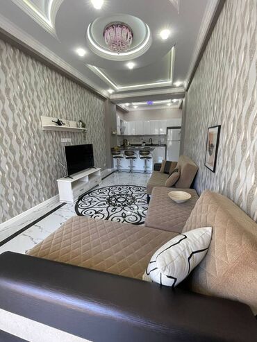 Uzunmüddətli kirayə mənzillər: İçəri şəhər metrosuna Axundov parkına yaxın 18 mertebeli binanın 8-cı — 10