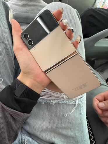 купить нинтендо свитч олед: Samsung Galaxy Z Flip 4, Б/у, 256 ГБ, цвет - Бежевый, 1 SIM, eSIM