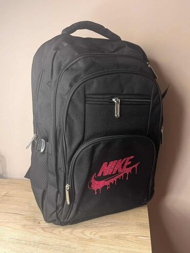 Sportske torbe i rančevi: 07. ranacevi 
40x28x15
3300 din — 24