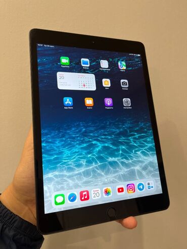 Компьютеры, ноутбуки и планшеты: Продаю iPad 8-го поколения (2020) 32GB, WIFI Все функции работают, в