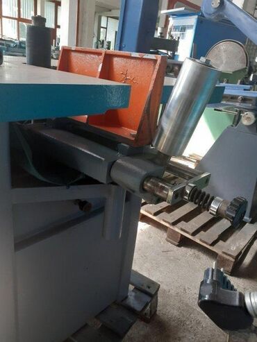 Električne polirke: Šmirgl mašina 1603 🛠️ Marka: Europa 🏷️ Širina valjaka: 200 mm 📏 — 8