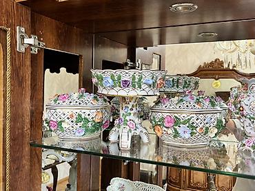 dekor vitrin: Məhsul: Dekorativ porselen qablar dəsti Təsvir: - Zərif çiçək — 1