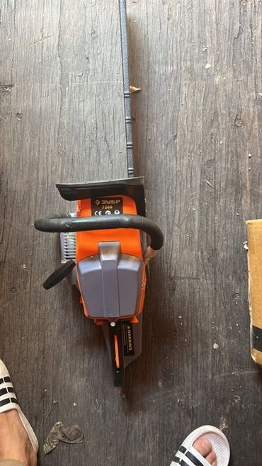 Бензопилы: Бензопила «ЗУБР 7500» - Тип: бензиновая цепная пила - Мощность — 2