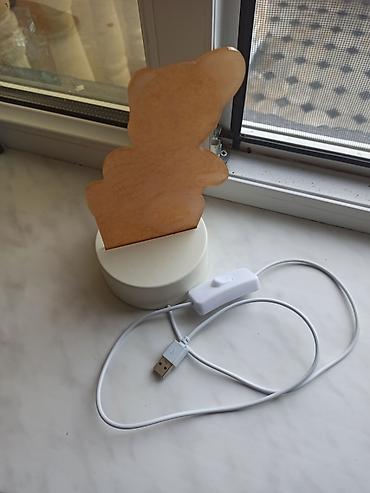 Usb kabeli taxıdıqdan sonra işıqlanır gözəl dekor kimi kimi görünür