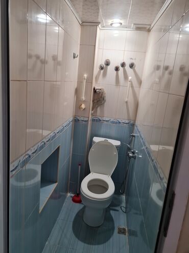 Uzunmüddətli kirayə mənzillər: Merdekanda pasolkada 3 otaqli bina evi uzunmuddetli kiraye verilir. 5 — 12