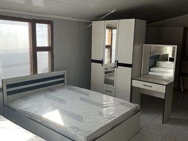 Кровати: Спальный гарнитур, Двуспальная кровать, Шкаф, Матрас, цвет - Белый, Новый