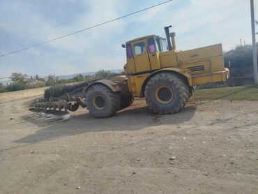 Контейнеры для отходов: Ağır sinif dörd təkərdən çəkişli traktor və uzun korpuslu kotan