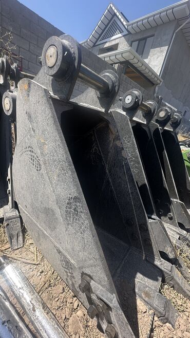 Экскаваторы: Экскаватор, Гусеничный — 9