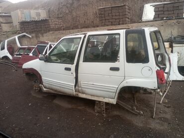 отдых на иссык куле: Кузов автомобиля Daewoo Tico белого цвета, предназначенный для