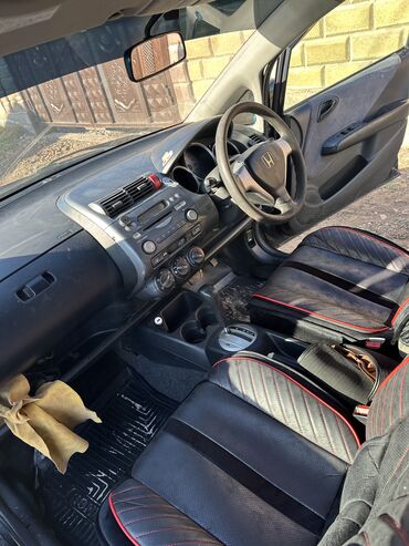 Honda: Honda Fit: 2005 г., 1.3 л, Вариатор, Бензин, Хэтчбэк — 5