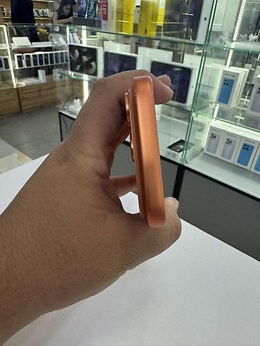 goggle pixel: IPhone 17 Pro, 256 ГБ, в оранжевом цвете корпуса. Смартфон с плоскими — 6