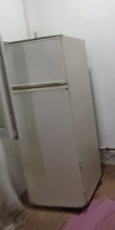 Mətbəx kombaynları və doğrayıcıları: İşləyir amma soyutmur.Birdəki qapisi yaxsi ortulmur