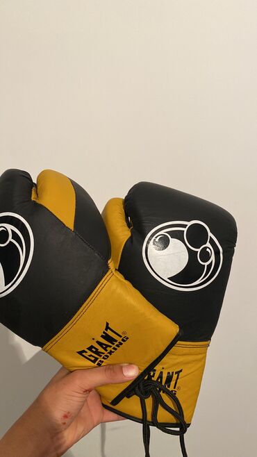 перчатки футбольные: Шлем и перчатки боксерские 12 унции Комплект, состояние идеальное без