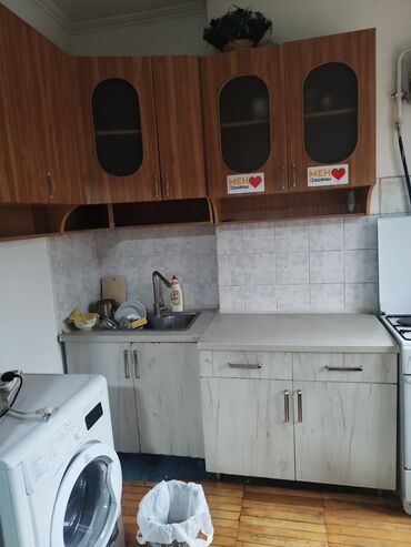 варианты кухонной мебели для маленькой кухни: Кухонный гарнитур с рабочей зоной и навесными шкафами Состав: - lalafo.kg да варианты кухонной мебели для маленькой кухни: Кухонный гарнитур с рабочей зоной и навесными шкафами Состав: -