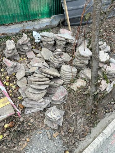 Отдам даром: Тротуарная плитка (разборка), разные формы и размеры. Описание: - — 5