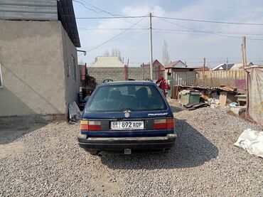 Volkswagen: Volkswagen Passat: 1988 г., 1.8 л, Механика, Бензин, Универсал