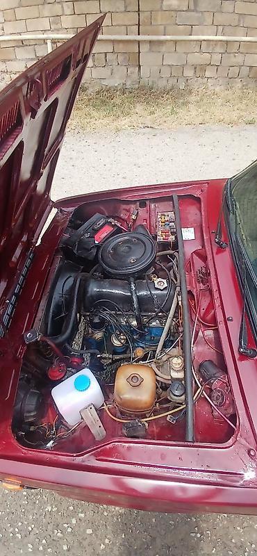 опель зафира а: VAZ 2104, qırmızı rəng, universal kuzov. Xüsusiyyətlər: - Arxa — 8