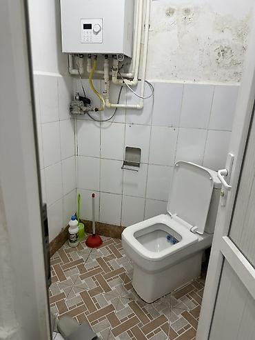 Аренда квартир: Kirayə üçün 2 otaqlı mənzil – əsas xüsusiyyətlər: - Geniş dəhliz — 2