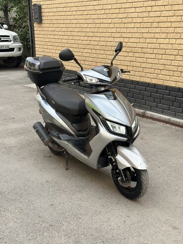 электро мотороллер с кузовом: Скутер M8, 150 куб. см, Бензин, Колдонулган
