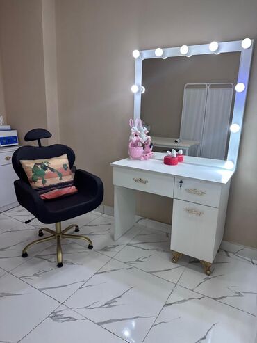 salon guzguler: Salon güzgüsü satılır 250 man ( binə qəs )